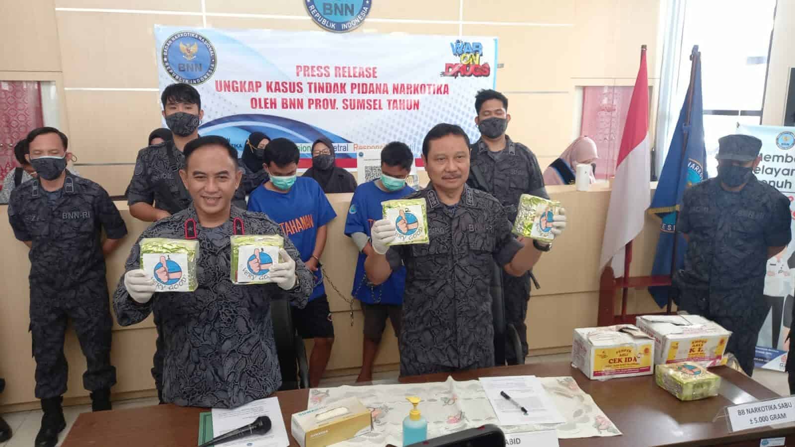 BNNP Sumsel Gagalkan Peredaran 5 Kg Sabu BNNP Sumsel Gagalkan Peredaran 5 Kg Sabu